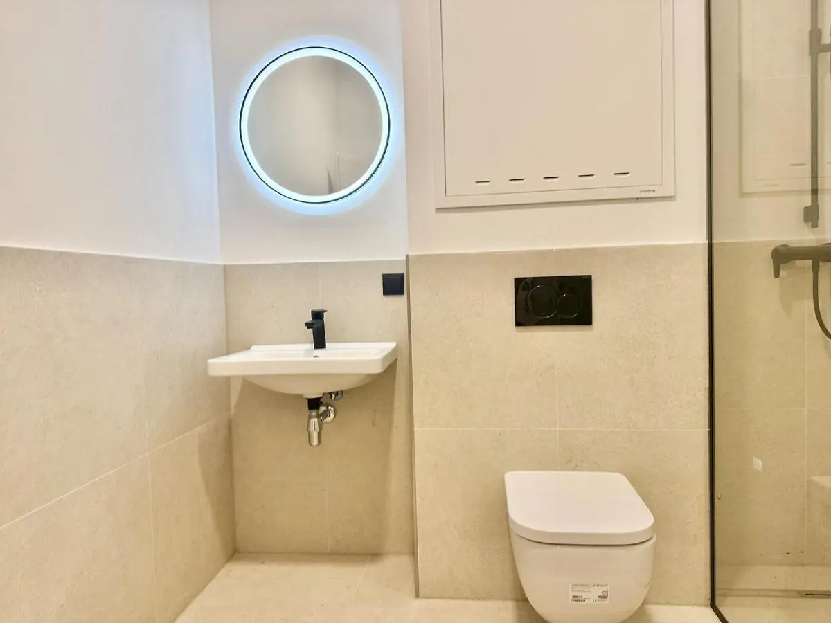 Modern Stylish Apartment With Garden & Free Parking Bécs